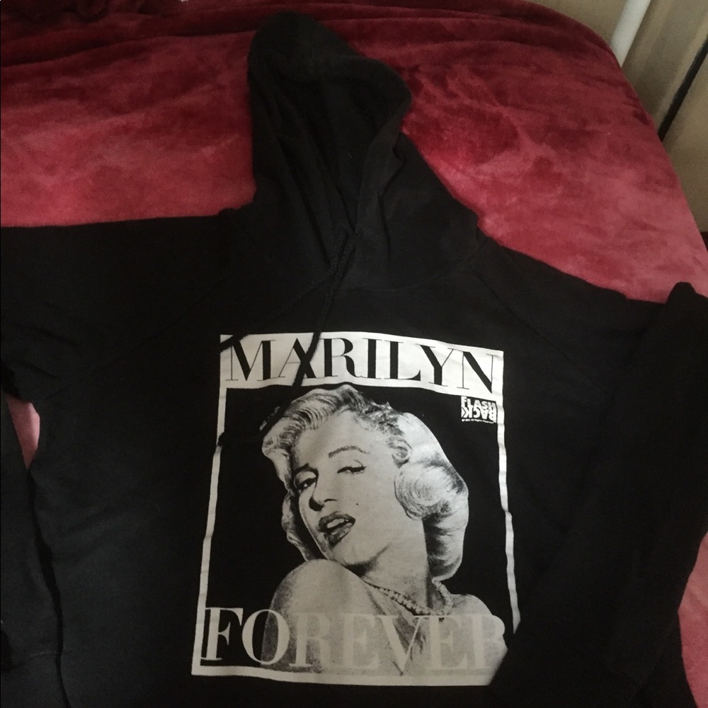 Cropped Marilyn Monroe sweater with a hood